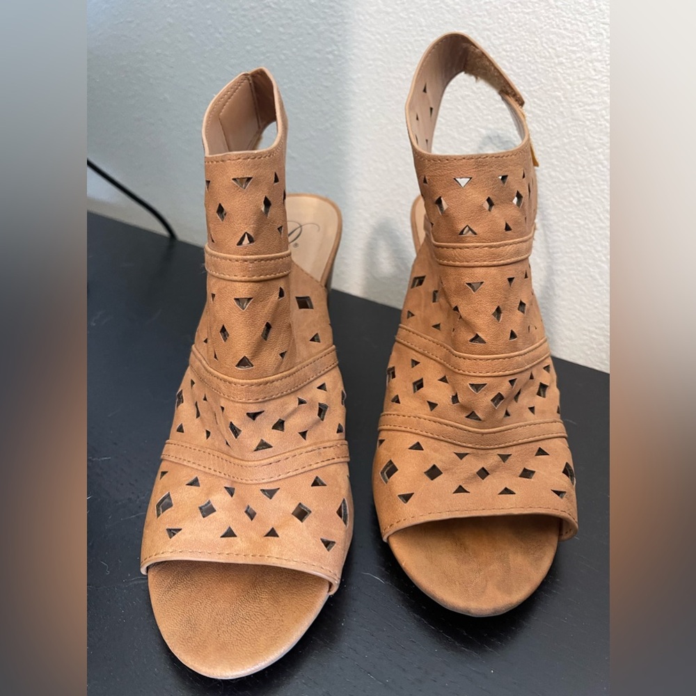 Chunky Tan Heels Size 10